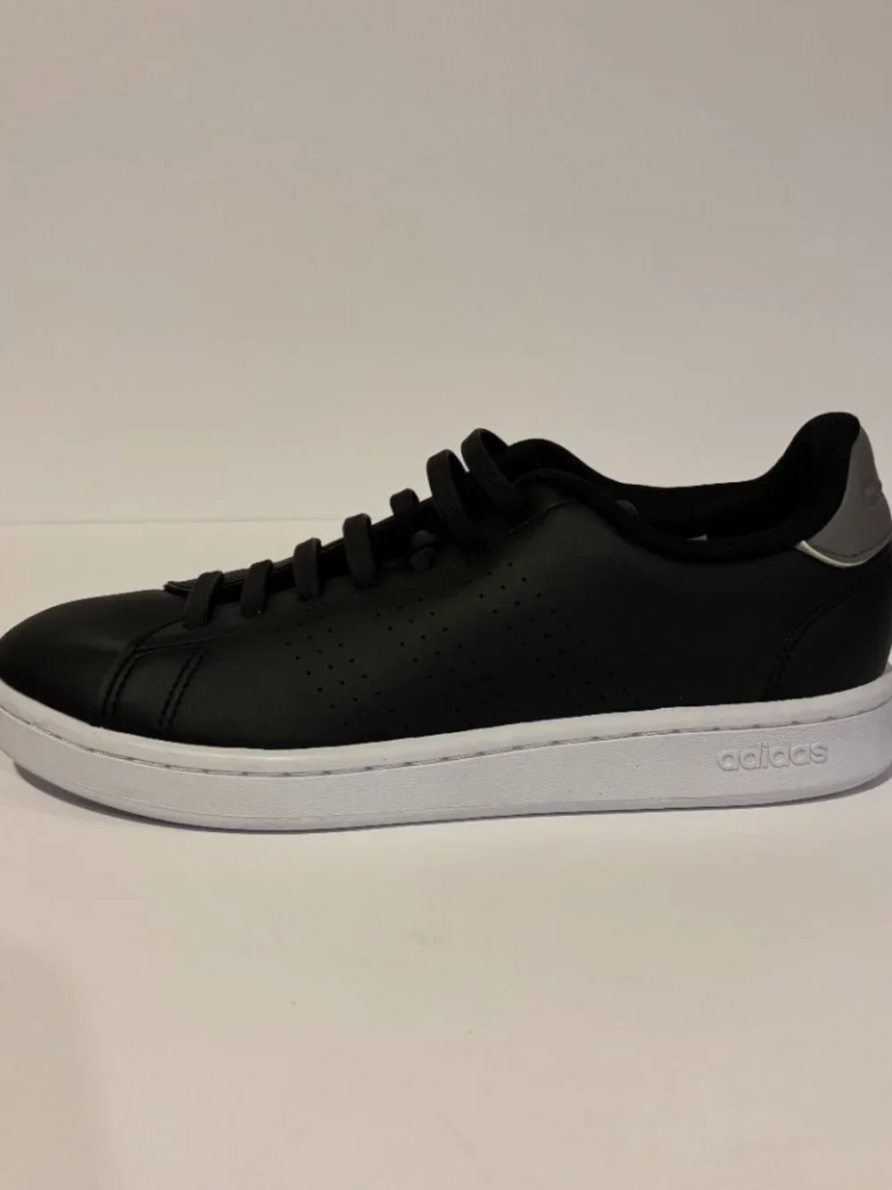 Adidas Advantage Men's Black/White Sneakers - Size 8